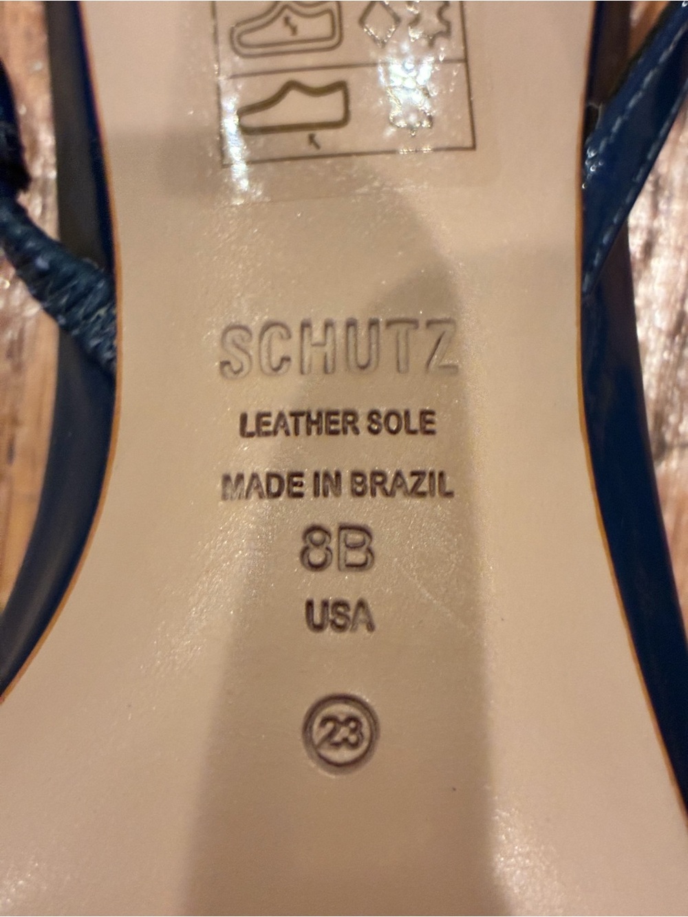 ๐ก๐ช๐ข๐ง: SCHUTZ ๐
REVOLVE - Picture 14 of 16
